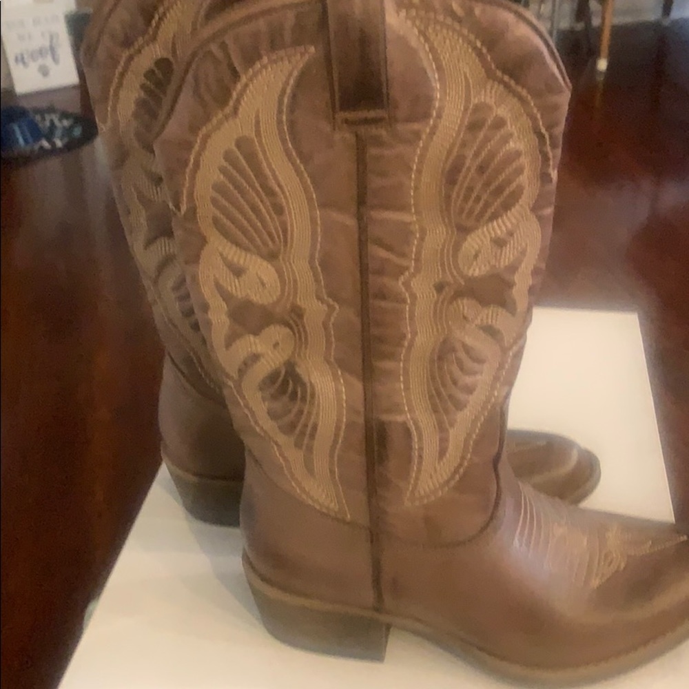 Coconut boots